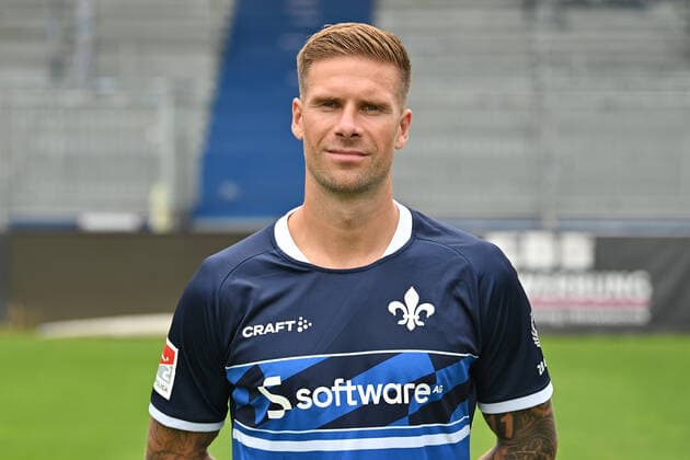 29 06 2022, xfux, football 2 Bundesliga, SV Darmstadt 98 photo appointment porträttermin 2022 23 xptt, emonline, emspor, v l Tobias Kempe, SV Darmstadt 98, 2 BL, porträttermin 2022 2023 DFL DFB REGULATES PROHIBIT ANY USE OF PHOTOGRAPHS as IMAGE SEQUENCES and or QUASI VIDEO Darmstadt