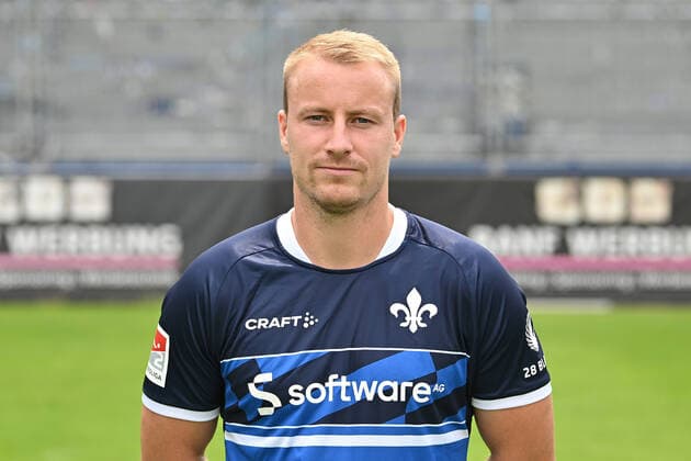 29 06 2022, xfux, football 2 Bundesliga, SV Darmstadt 98 photo appointment porträttermin 2022 23 xptt, emonline, emspor, v l Fabian Holland, SV Darmstadt 98, 2 BL, porträttermin 2022 2023 DFL DFB REGULATES PROHIBIT ANY USE OF PHOTOGRAPHS as IMAGE SEQUENCES and or QUASI VIDEO Darmstadt