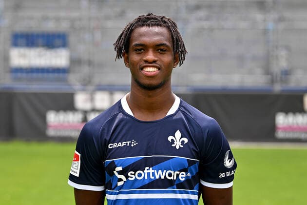 29 06 2022, xfux, football 2 Bundesliga, SV Darmstadt 98 photo appointment porträttermin 2022 23 xptt, emonline, emspor, v l John Peter Sesay, SV Darmstadt 98, 2 BL, porträttermin 2022 2023 DFL DFB REGULATES PROHIBIT ANY USE OF PHOTOGRAPHS as IMAGE SEQUENCES and or QUASI VIDEO Darmstadt