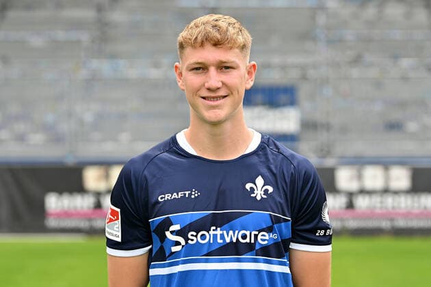 29 06 2022, xfux, football 2 Bundesliga, SV Darmstadt 98 photo appointment porträttermin 2022 23 xptt, emonline, emspor, v l Clemens Riedel, SV Darmstadt 98, 2 BL, porträttermin 2022 2023 DFL DFB REGULATES PROHIBIT ANY USE OF PHOTOGRAPHS as IMAGE SEQUENCES and or QUASI VIDEO Darmstadt