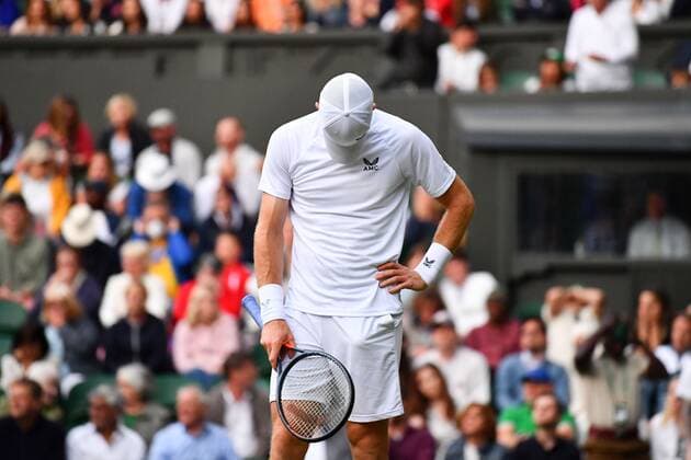 Sport Bilder des Tages Mandatory Credit: Photo by James Veysey Shutterstock (13008248gc) Andy Murray dejected during his second round match Wimbledon Tennis Championships, Day 3, The All England Lawn Tennis and Croquet Club, London, UK - 29 Jun 2022 Wimbledon Tennis Championships, Day 3, The All England Lawn Tennis and Croquet Club, London, UK - 29 Jun 2022  Copyright: xJamesxVeysey Shutterstockx 13008248gc