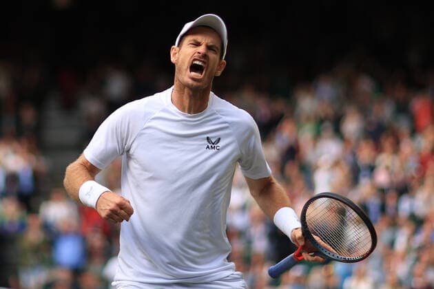Wimbledon Tennis 2022 Tag 03 29. November 2022 Wimbledon, All England Lawn Tennis Championships Andy Murray GB v John Isner USA Murray reagiert nach dem Gewinn des dritten Satzes Foto Simon Stacpoole Abseits London UK  Copyright: xSimonxStacpoolexOffside