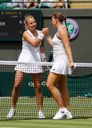 L R Anett Kontaveit congratulates the winner Jule Niemeier GER Tennis Wimbledon 2022 Grand Slam ITF ATP WTA AELTC London Great Britain 29 June 2022 Copyright: xJuergenxHasenkopfx