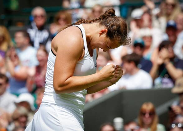 Jule Niemeier GER cheers after victory, jubilation, joy, emotion Tennis Wimbledon 2022 Grand Slam ITF ATP WTA AELTC London Great Britain 29 June 2022 Copyright: xJuergenxHasenkopfx