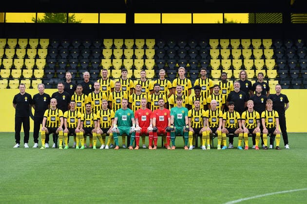 Borussia Dortmund II 3 league, portrait date 2022 2023, team photo Back row f l n r Markus Langer Physiotherapist , Harald Völkel Supervisor , Franz Pfanne, Moritz Broschinski, Falko Michel, Bjarne Pudel, Ted Tattermusch, Aday Ercan, Jayden Braaf, Jan Frederik Luig Video analyst , Benjamin Schüßler Athletic coach Middle row f l n r Dr Dirk Tintrup Team doctor , Paul Jankowski Supervisor , Daniel Zolinski Physiotherapist , Justin Njinmah, Bradley Fink, Michael Eberwein, Mario Suver, Antonios Papadopoulos, Ole Pohlmann, Prince Aning, Niklas Dams, Thomas Feldhoff Goalkeeper Coach , Pascal Bieler Co Coach , Christian Preußer Head Coach Front row f l n r Timo Bornemann, Göktan Gürpüz, Lion Semic, Dennis Lütke Frie, Niklas Lübke, Luca Unbehaun, Marcel Lotka, Silas Ostrzinski, Can Özkan, Kolbeinn Birgir Finnsson, Guillermo Bueno, Valentino Vermeulen, Marco Hober xRx
