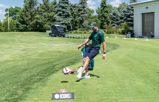 NY: Icons Series Inaugural Event & press conference, PK, Pressekonferenz Robbie Gould kicks football during Icons Series Inaugural Event & Press Conference at Liberty National Golf Club Jersey City New Jersey United States Copyright: LevxRadin