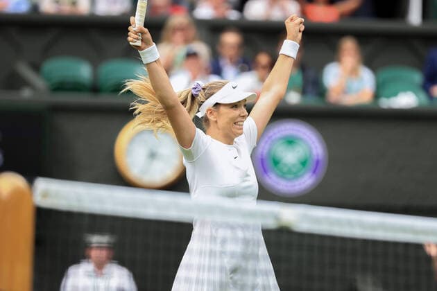 Tennis Wimbledon Tag 4 30. Juni 2022 Tennis Wimbledon Tag 4 Katie Boulter GBR feiert ihren Sieg über Karolina Pliskova CZE im Dameneinzelspiel der 2. Runde Foto Simon Stacpoole Offside London UK  Copyright: xSimonxStacpoolexOffside