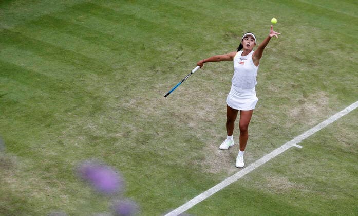 (220630) -- LONDON, June 30, 2022 -- Wang Qiang of China serves during the women s singles second round match against Heather Watson of Britain at Wimbledon tennis Championship in London, Britain, June 30, 2022. ) (SP)BRITAIN-LONDON-TENNIS-WIMBLEDON-WOMEN S SINGLES HanxYan 