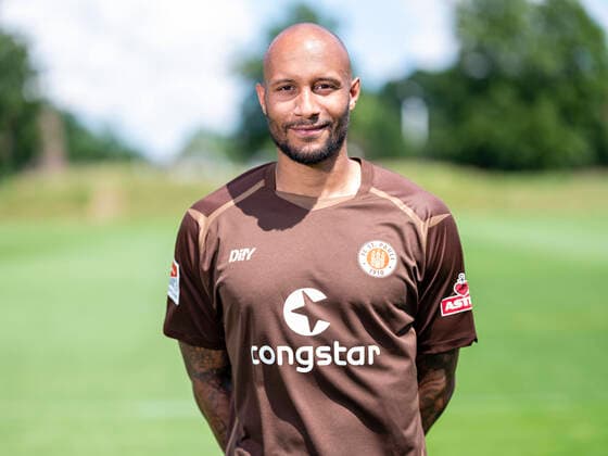 Christopher Avevor St Pauli 28 06 22, Hamburg, FC St Pauli Mediaday, Football, GER, Saison 2022 2023, 2 Bundesliga, Saisonvorbereitung, Portraittermin DFL REGULATIONS PROHIBIT ANY USE OF PHOTOGRAPHS as IMAGE SEQUENCES and or QUASI VIDEO Â