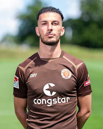 Leart Paqarada St Pauli 28 06 22, Hamburg, FC St Pauli Mediaday, Football, GER, season 2022 2023, 2 Bundesliga, pre-season, team photo and portrait appointment DFL REGULATES PROHIBIT ANY USE OF PHOTOGRAPHS as IMAGE SEQUENCES and or QUASI VIDEO Â
