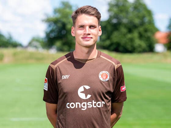 Luca Milan Zander St Pauli 28 06 22, Hamburg, FC St Pauli Mediaday, Football, GER, season 2022 2023, 2 Bundesliga, pre-season, team photo and portrait appointment DFL REGULATES PROHIBIT ANY USE OF PHOTOGRAPHS as IMAGE SEQUENCES and or QUASI VIDEO Â