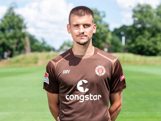 Adam Dzwigata St Pauli 28 06 22, Hamburg, FC St Pauli Mediaday, Football, GER, season 2022 2023, 2 Bundesliga, pre-season, team photo and portrait appointment DFL REGULATES PROHIBIT ANY USE OF PHOTOGRAPHS as IMAGE SEQUENCES and or QUASI VIDEO Â