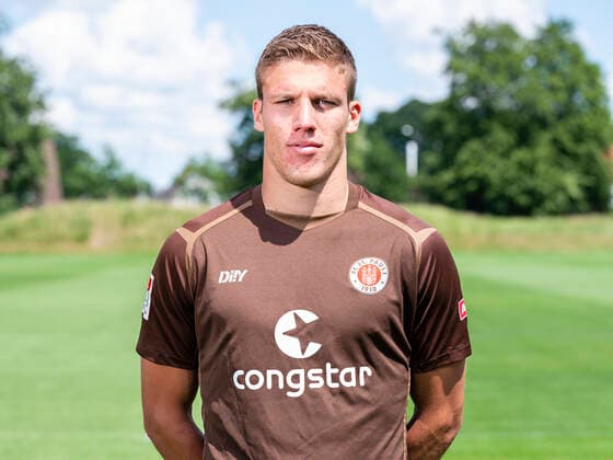 Jakov Medic St Pauli 28 06 22, Hamburg, FC St Pauli Mediaday, football, GER, season 2022 2023, 2 Bundesliga, pre-season, team photo and portrait appointment DFL REGULATES PROHIBIT ANY USE OF PHOTOGRAPHS as IMAGE SEQUENCES and or QUASI VIDEO Â