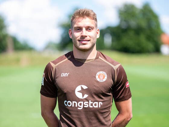 Lars Ritzka St Pauli 28 06 22, Hamburg, FC St Pauli Mediaday, Football, GER, Saison 2022 2023, 2 Bundesliga, Saisonvorbereitung, Portraittermin DFL REGULATIONS PROHIBIT ANY USE OF PHOTOGRAPHS as IMAGE SEQUENCES and or QUASI VIDEO Â