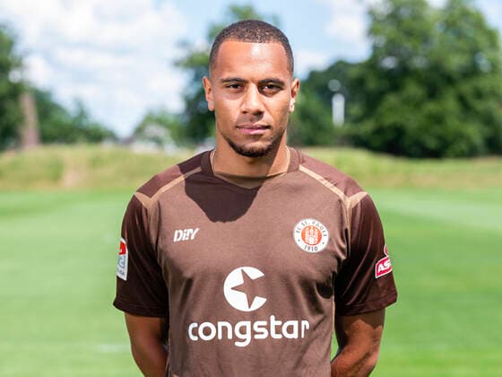 Etienne Amenyido St Pauli 28 06 22, Hamburg, FC St Pauli Mediaday, football, GER, season 2022 2023, 2 Bundesliga, pre-season, team photo and portrait appointment DFL REGULATES PROHIBIT ANY USE OF PHOTOGRAPHS as IMAGE SEQUENCES and or QUASI VIDEO Â