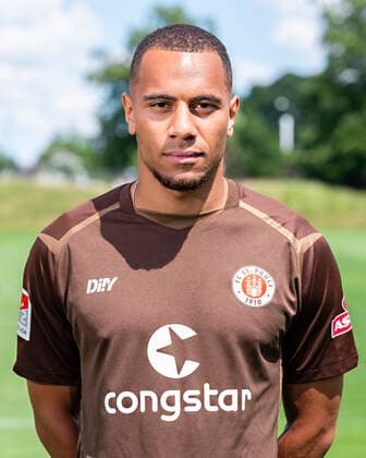 Etienne Amenyido St Pauli 28 06 22, Hamburg, FC St Pauli Mediaday, football, GER, season 2022 2023, 2 Bundesliga, pre-season, team photo and portrait appointment DFL REGULATES PROHIBIT ANY USE OF PHOTOGRAPHS as IMAGE SEQUENCES and or QUASI VIDEO Â