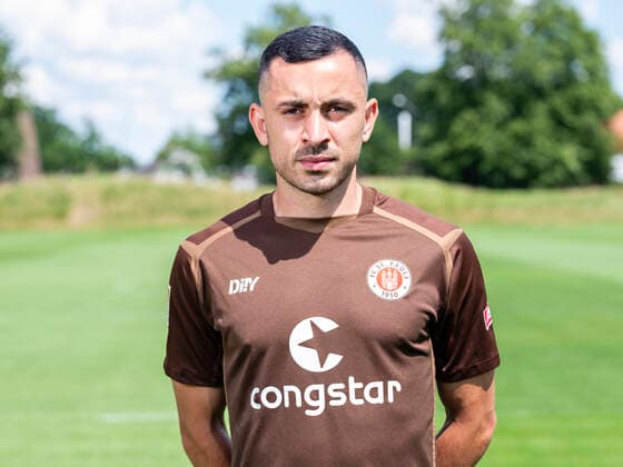 Manolis Saliakas St Pauli 28 06 22, Hamburg, FC St Pauli Mediaday, Football, GER, season 2022 2023, 2 Bundesliga, pre-season, team photo and portrait appointment DFL REGULATES PROHIBIT ANY USE OF PHOTOGRAPHS as IMAGE SEQUENCES and or QUASI VIDEO Â