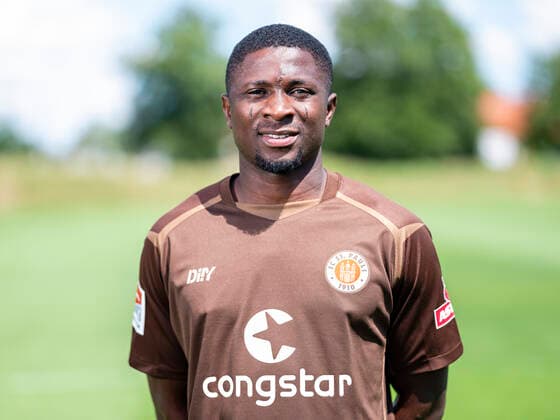Afeez Aremu St Pauli 28 06 22, Hamburg, FC St Pauli Mediaday, football, GER, season 2022 2023, 2 Bundesliga, pre-season, team photo and portrait appointment DFL REGULATES PROHIBIT ANY USE OF PHOTOGRAPHS as IMAGE SEQUENCES and or QUASI VIDEO Â
