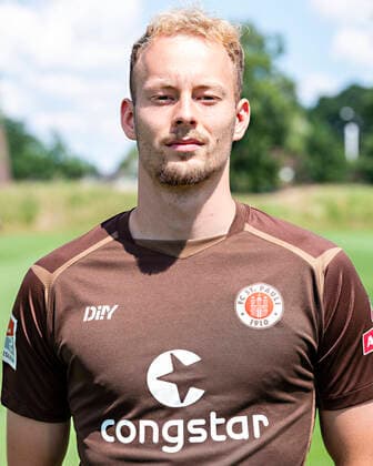 Carlo Boukhalfa St Pauli 28 06 22, Hamburg, FC St Pauli Mediaday, Football, GER, Saison 2022 2023, 2 Bundesliga, Saisonvorbereitung, Portraittermin DFL REGULATIONS PROHIBIT ANY USE OF PHOTOGRAPHS as IMAGE SEQUENCES and or QUASI VIDEO Â