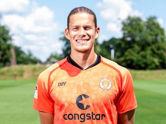 TW Dennis Smarsch St Pauli 28 06 22, Hamburg, FC St Pauli Mediaday, Football, GER, season 2022 2023, 2 Bundesliga, pre-season, team photo and portrait appointment DFL REGULATES PROHIBIT ANY USE OF PHOTOGRAPHS as IMAGE SEQUENCES and or QUASI VIDEO Â