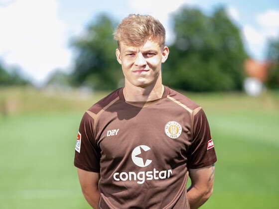 David Nemeth St Pauli 28 06 22, Hamburg, FC St Pauli Mediaday, Football, GER, Saison 2022 2023, 2 Bundesliga, Saisonvorbereitung, Portraittermin DFL REGULATIONS PROHIBIT ANY USE OF PHOTOGRAPHS as IMAGE SEQUENCES and or QUASI VIDEO Â