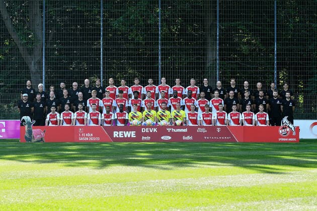 1 FC Köln 1 BL, portrait date 2022 2023, team photo Back row, from left Psychologist Moritz Anderten, team doctor Dr Peter Schäferhoff, team doctor Dr Bettina Kuper, kit attendant Ben Zerweck, kit attendant Frank Almstedt, kit attendant Kresimir Ban, team manager Marius Laux, Sebastian Andersson, Tim Lemperle, Luca Kilian, Jeff Chabot, Steffen Tigges, Florian Dietz, Kristian Pedersen, physiotherapist Marvin Kreuzwieser, head physiotherapist Christian Osebold, physiotherapist Daniel SchuÌˆtz, physiotherapist Matti Forkel, coach Michael Liebetrut, neuro athletic trainer Niko Romm, athletic trainer Brad Franco Middle row, from left head coach Steffen Baumgart, Co-coach AndrÃ Pawlak, Co-coach RenÃ Wagner, Co-coach Kevin McKenna, Goalkeeping coach Uwe Gospodarek, Timo HuÌˆbers, Eric Martel, Rijad Smajic, Bright Arrey Mbi, Jonas Hector, Ellyes Skhiri, Anthony Modeste, Kingsley Ehizibue, Mark Uth, Mathias Olesen, Match analyst Hannes Dold, Match analyst Denis Huckestein, Athletics coach Max Weuthen, Athletic trainer Tillmann Bockhorst, Athletic trainer Leif Frach Front row, from left Dimitris Limnios, Benno Schmitz, Jan Thielmann, Florian Kainz, Linton Maina, Kingsley Schindler, Jonas Urbig, Marvin Schwäbe, Timo Horn, Matthias Köbbing, Joshua Schwirten, Maximilian Schmid, Denis Huseinbasic, Winzent Suchanek, Niklas Hauptmann, Georg Strauch.