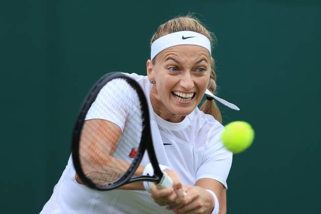 Tennis Wimbledon Tag 4 30. Juni 2022 Tennis Wimbledon Tag 4 Petra Kvitova CZE in Aktion gegen Ana Bogdan ROU in ihrem Dameneinzelspiel der 2. Runde Foto Simon Stacpoole Offside London UK  Copyright: xSimonxStacpoolexOffside