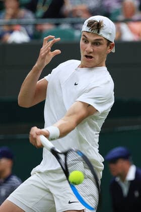 Tennis Wimbledon Tag 4 30. Juni 2022 Tennis Wimbledon Tag 4 Jack Draper GBR in Aktion gegen Alex De Minaur AUS in ihrem Gentlemen s Singles 2nd Round Match Foto Simon Stacpoole Offside London UK  Copyright: xSimonxStacpoolexOffside