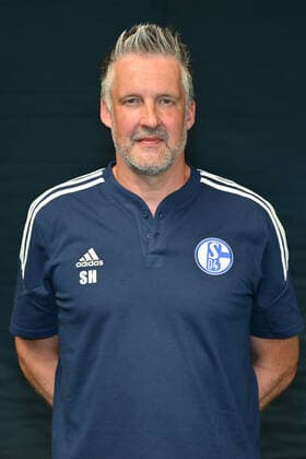 Goalkeeper coach Simon Henzler FC Schalke 04 1 BL, portrait date 2022 2023 Gelsenkirchen Nordrhein Westfalen Germany Team2