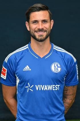 Danny Latza FC Schalke 04 1 BL, portrait date 2022 2023 Gelsenkirchen North Rhine Westphalia Germany Team2