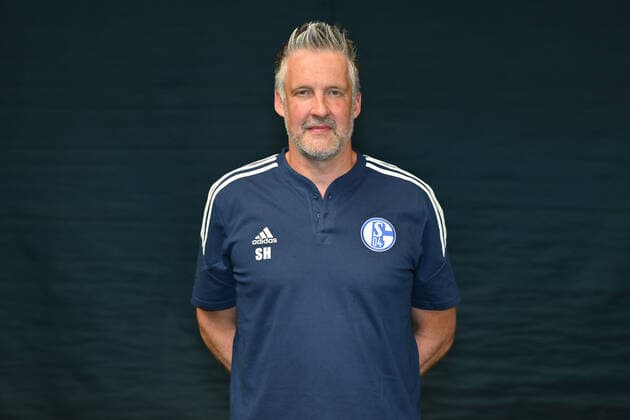 Goalkeeper coach Simon Henzler FC Schalke 04 1 BL, portrait date 2022 2023 Gelsenkirchen Nordrhein Westfalen Germany Team2