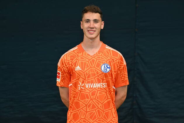 Goalkeeper Justin Heekeren FC Schalke 04 1 BL, portrait date 2022 2023 Gelsenkirchen Nordrhein Westfalen Germany Team2