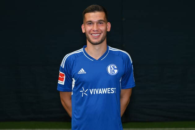 Mehmet Can Aydin FC Schalke 04 1 BL, portrait date 2022 2023 Gelsenkirchen North Rhine Westphalia Germany Team2