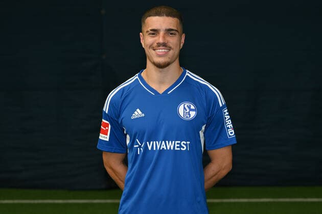 Blendi Idrizi FC Schalke 04 1 BL, portrait date 2022 2023 Gelsenkirchen North Rhine Westphalia Germany Team2