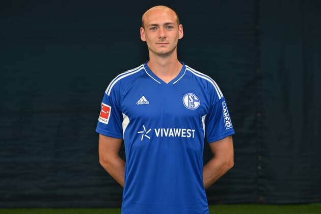Henning Matriciani FC Schalke 04 1 BL, portrait date 2022 2023 Gelsenkirchen North Rhine Westphalia Germany Team2
