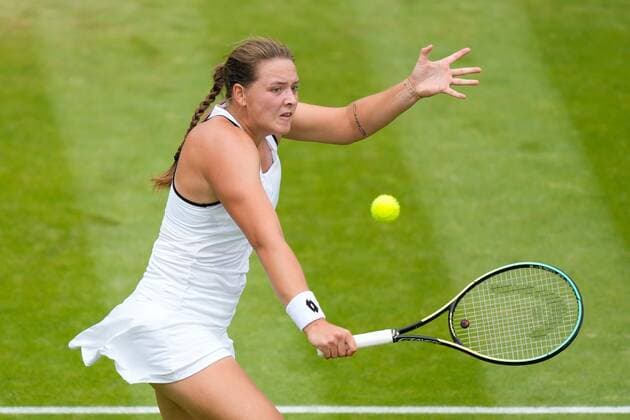 Mandatory Credit: Photo by Dave Shopland Shutterstock (13010735m) Jule Niemeier during her third round match Wimbledon Tennis Championships, Day 5, The All England Lawn Tennis and Croquet Club, London, UK - 01 Jul 2022 Wimbledon Tennis Championships, Day 5, The All England Lawn Tennis and Croquet Club, London, UK - 01 Jul 2022  Copyright: xDavexShopland Shutterstockx 13010735m