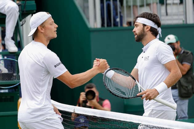R L Nikoloz Basilashvili congratulates the winner Tim Van Rijthofen Tennis Wimbledon 2022 Grand Slam ITF ATP WTA AELTC London Great Britain 1 July 2022 Copyright: xJuergenxHasenkopfx