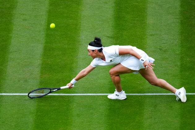Mandatory Credit: Photo by Javier Garcia Shutterstock (13012399aa) Ons Jabeur during her third round match Wimbledon Tennis Championships, Day 5, The All England Lawn Tennis and Croquet Club, London, UK - 01 Jul 2022 Wimbledon Tennis Championships, Day 5, The All England Lawn Tennis and Croquet Club, London, UK - 01 Jul 2022  Copyright: xJavierxGarcia Shutterstockx 13012399aa