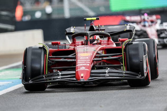 55 SAINZ Carlos (spa), Scuderia Ferrari F1-75, action during the Formula 1 Lenovo British Grand Prix 2022, 10th round of the 2022 FIA Formula One World Championship, WM, Weltmeisterschaft on the Silverstone Circuit, from July 1 to 3, 2022 in Silverstone, United Kingdom - F1 - BRITISH GRAND PRIX 2022 DPPI Panoramic  GOOD6569