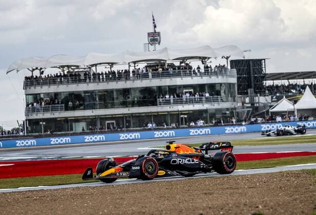 SILVERSTONE Max Verstappen Oracle Red Bull Racing during 1st practice session leading up to the F1 Grand Prix of Great Britain at Silverstone on July 1, 2022 in Silverstone, England REMKO DE WAAL F1 Grand Prix of Great Britain Practice 1 2022 xVIxANPxSportx xxANPxIVx 451200822 originalFilename: 451200822.jpg