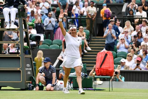 Mandatory Credit: Photo by James Veysey Shutterstock (13012400bc) Ons Jabeur ceklebrates victory in her third round match Wimbledon Tennis Championships, Day 5, The All England Lawn Tennis and Croquet Club, London, UK - 01 Jul 2022 Wimbledon Tennis Championships, Day 5, The All England Lawn Tennis and Croquet Club, London, UK - 01 Jul 2022  Copyright: xJamesxVeysey Shutterstockx 13012400bc