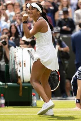 Mandatory Credit: Photo by Ella Ling Shutterstock (13012398ax) Heather Watson celebrates winning her 3rd round match Wimbledon Tennis Championships, Day 5, The All England Lawn Tennis and Croquet Club, London, UK - 01 Jul 2022 Wimbledon Tennis Championships, Day 5, The All England Lawn Tennis and Croquet Club, London, UK - 01 Jul 2022  Copyright: xEllaxLing Shutterstockx 13012398ax
