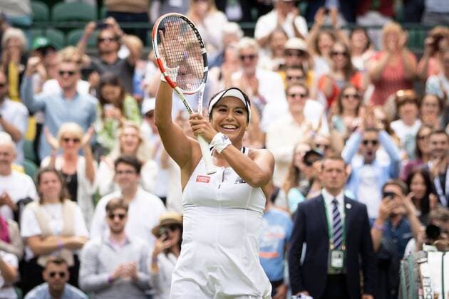 Mandatory Credit: Photo by Ella Ling Shutterstock (13012398bf) Heather Watson celebrates winning her 3rd round match Wimbledon Tennis Championships, Day 5, The All England Lawn Tennis and Croquet Club, London, UK - 01 Jul 2022 Wimbledon Tennis Championships, Day 5, The All England Lawn Tennis and Croquet Club, London, UK - 01 Jul 2022  Copyright: xEllaxLing Shutterstockx 13012398bf
