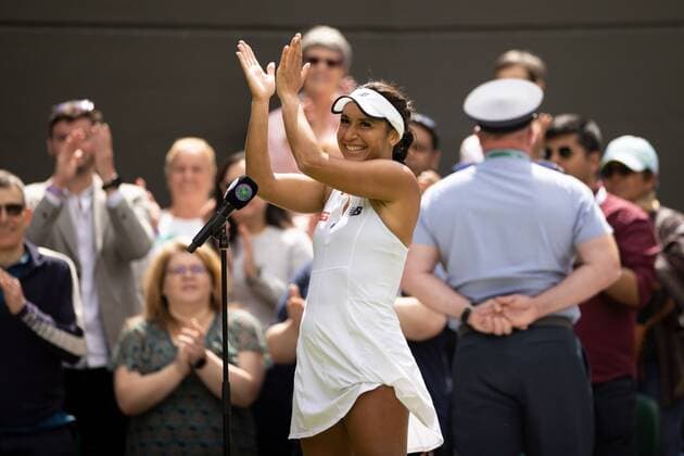Mandatory Credit: Photo by Ella Ling Shutterstock (13012398bu) Heather Watson waves to the crowd after winning her 3rd round match Wimbledon Tennis Championships, Day 5, The All England Lawn Tennis and Croquet Club, London, UK - 01 Jul 2022 Wimbledon Tennis Championships, Day 5, The All England Lawn Tennis and Croquet Club, London, UK - 01 Jul 2022  Copyright: xEllaxLing Shutterstockx 13012398bu