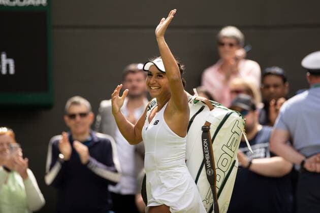 Mandatory Credit: Photo by Ella Ling Shutterstock (13012398bt) Heather Watson waves to the crowd after winning her 3rd round match Wimbledon Tennis Championships, Day 5, The All England Lawn Tennis and Croquet Club, London, UK - 01 Jul 2022 Wimbledon Tennis Championships, Day 5, The All England Lawn Tennis and Croquet Club, London, UK - 01 Jul 2022  Copyright: xEllaxLing Shutterstockx 13012398bt