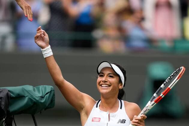 Sport Bilder des Tages Mandatory Credit: Photo by Dave Shopland Shutterstock (13010735ax) Heather Watson celebrates after winning her 3rd round match Wimbledon Tennis Championships, Day 5, The All England Lawn Tennis and Croquet Club, London, UK - 01 Jul 2022 Wimbledon Tennis Championships, Day 5, The All England Lawn Tennis and Croquet Club, London, UK - 01 Jul 2022  Copyright: xDavexShopland Shutterstockx 13010735ax