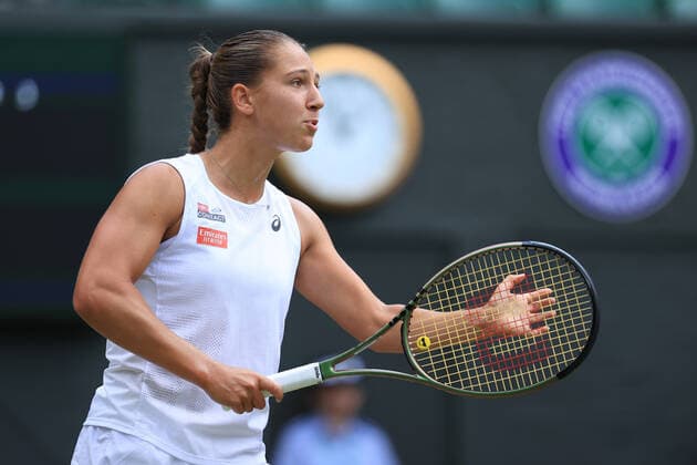 Tennis Wimbledon Tag 5 1. Juli 2022 Tennis Wimbledon Tag 5 Diane Parry FRA gestikuliert gegen Ons Jabeur TUN in ihrem Dameneinzelspiel in der 3. Runde Foto Simon Stacpoole Offside London UK  Copyright: xSimonxStacpoolexOffside