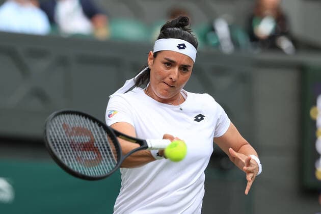Tennis Wimbledon Tag 5 1. Juli 2022 Tennis Wimbledon Tag 5 Ons Jabeur TUN in Aktion gegen Diane Parry FRA in ihrem Dameneinzelspiel der 3. Runde Foto Simon Stacpoole Offside London UK  Copyright: xSimonxStacpoolexOffside