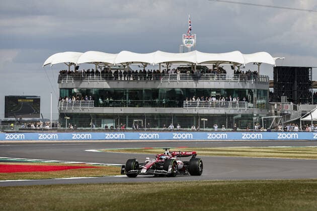 77 BOTTAS Valtteri (fin), Alfa Romeo F1 Team ORLEN C42, action during the Formula 1 Lenovo British Grand Prix 2022, 10th round of the 2022 FIA Formula One World Championship, WM, Weltmeisterschaft on the Silverstone Circuit, from July 1 to 3, 2022 in Silverstone, United Kingdom - F1 - BRITISH GRAND PRIX 2022 DPPI Panoramic  00122024__R5_4635