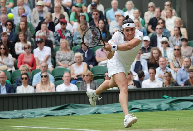 Tunisian Ons Jabeur in action in her third round match against France s Diane Parry on day five of the 2022 Wimbledon championships in London on Friday, July 01, 2022. Jabeur won the match 6-2,6-3.  LON2022070116 HUGOxPHILPOTT